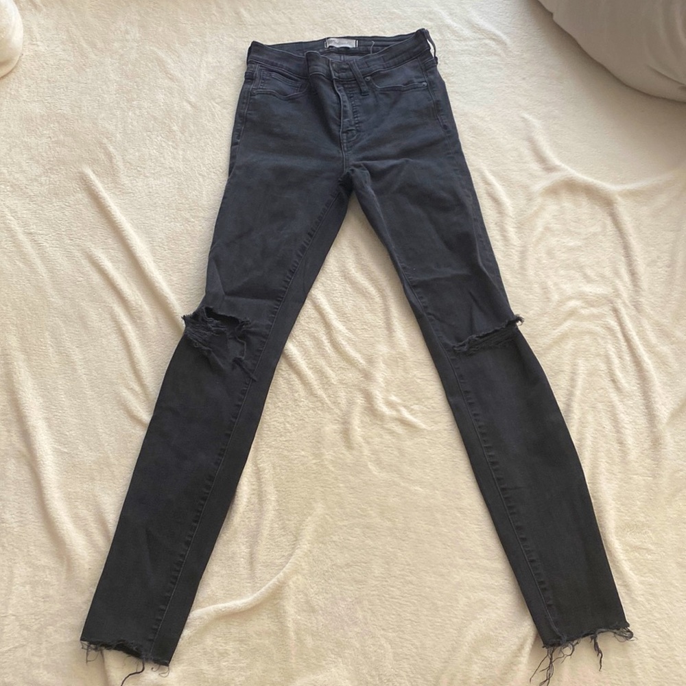 Madewell 9” high rise black skinny jeans with trips at knees - size 26T